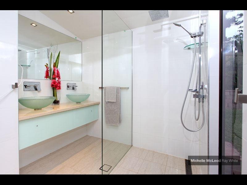 18 Marmindie Street, Chapel Hill QLD 4069