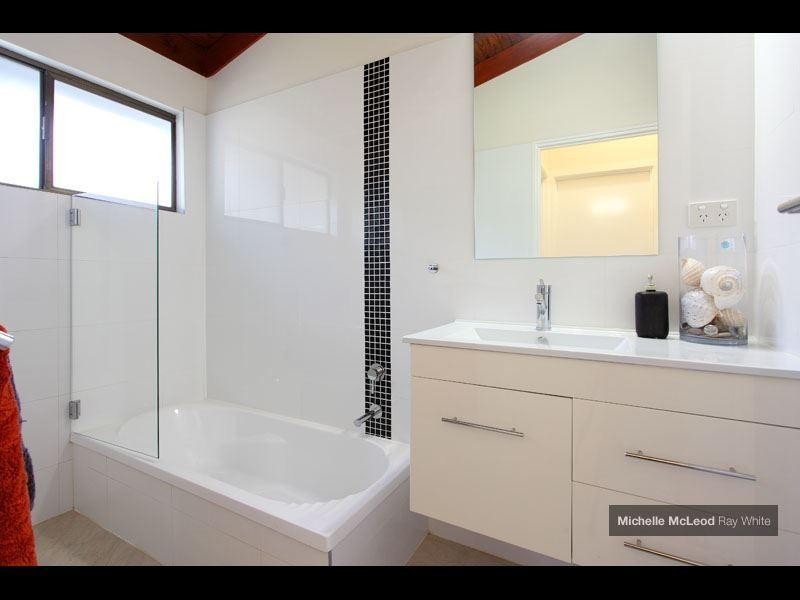 18 Marmindie Street, Chapel Hill QLD 4069