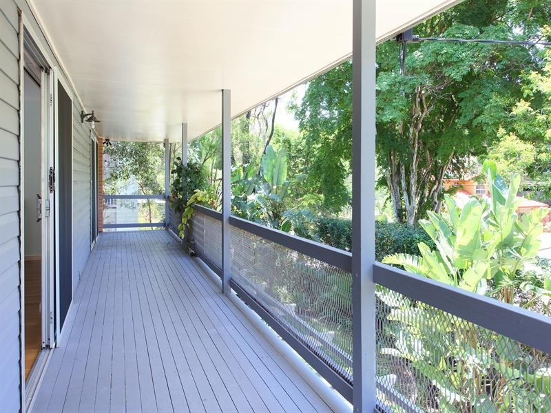 10 Ashburton Street, Chapel Hill QLD 4069