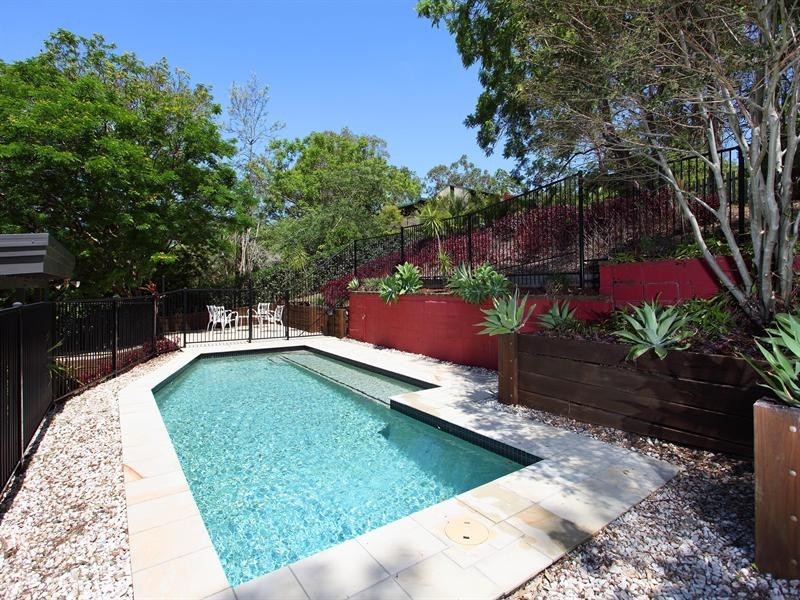 10 Ashburton Street, Chapel Hill QLD 4069