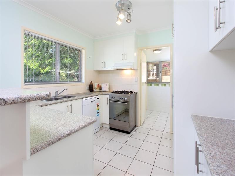 10 Ashburton Street, Chapel Hill QLD 4069