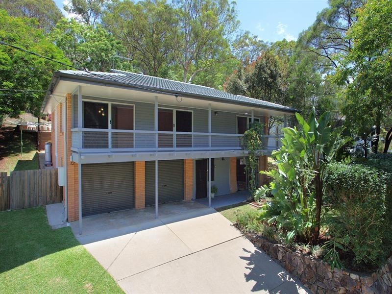 10 Ashburton Street, Chapel Hill QLD 4069