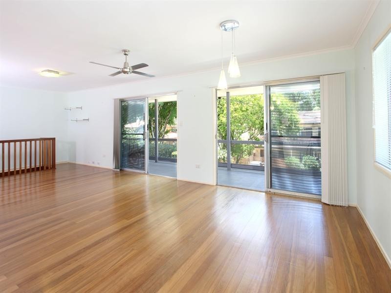 10 Ashburton Street, Chapel Hill QLD 4069