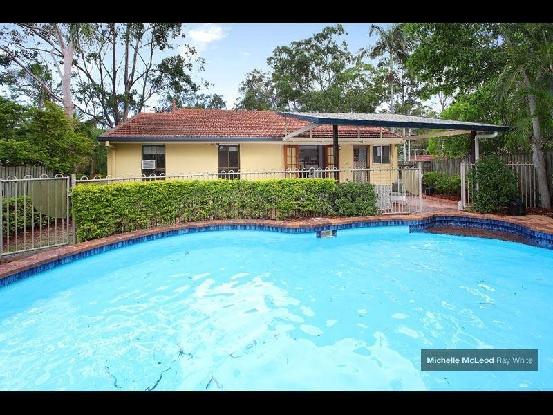 1 Kim Street, Chapel Hill QLD 4069
