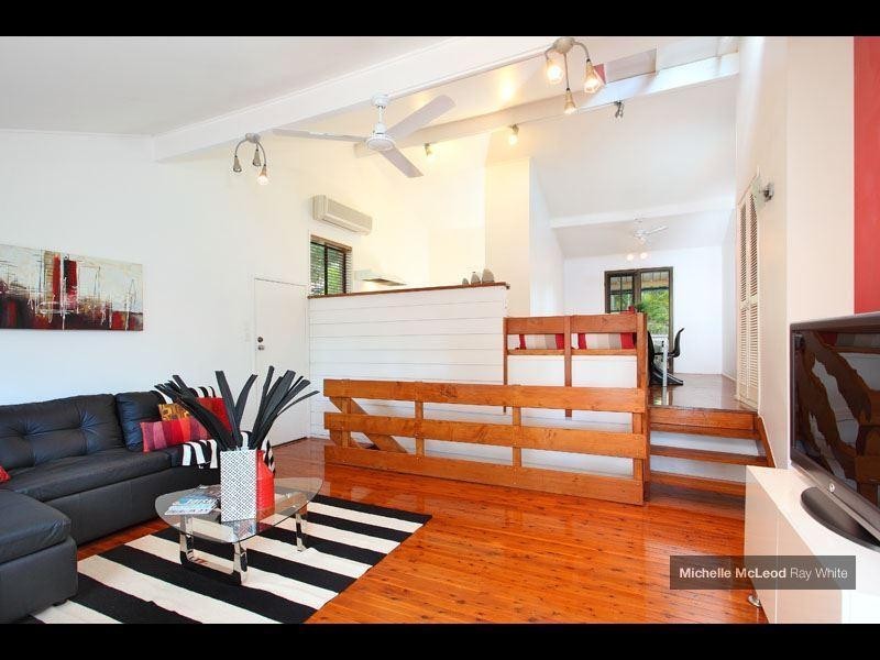 1 Kim Street, Chapel Hill QLD 4069