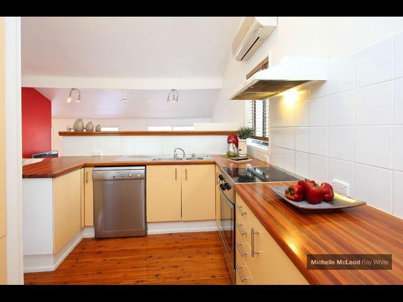 1 Kim Street, Chapel Hill QLD 4069