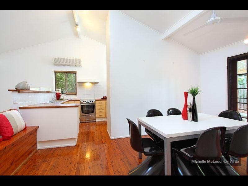 1 Kim Street, Chapel Hill QLD 4069