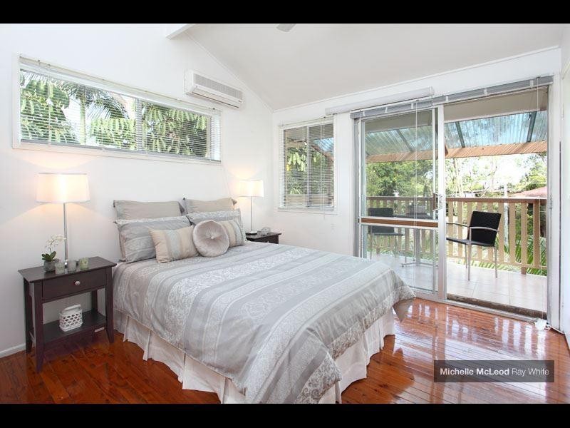 1 Kim Street, Chapel Hill QLD 4069