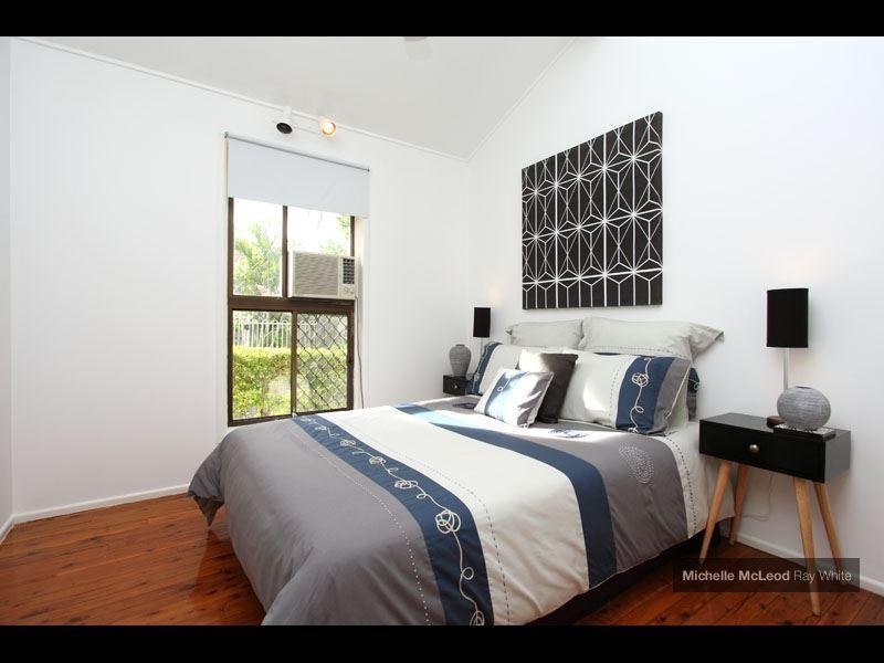 1 Kim Street, Chapel Hill QLD 4069