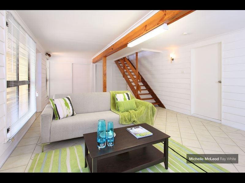 1 Kim Street, Chapel Hill QLD 4069