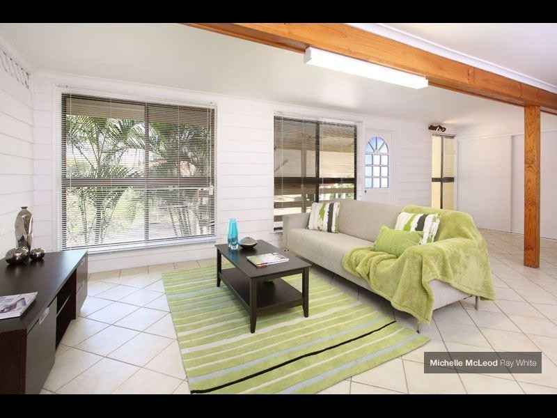 1 Kim Street, Chapel Hill QLD 4069