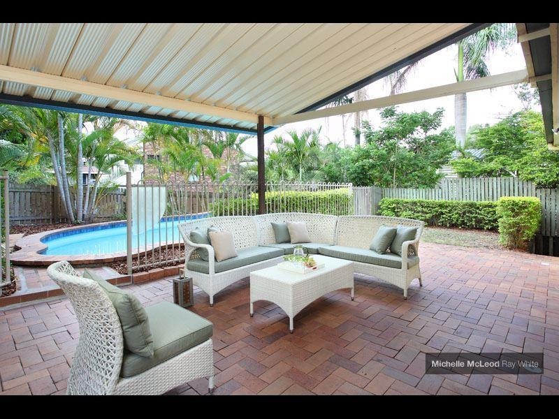 1 Kim Street, Chapel Hill QLD 4069