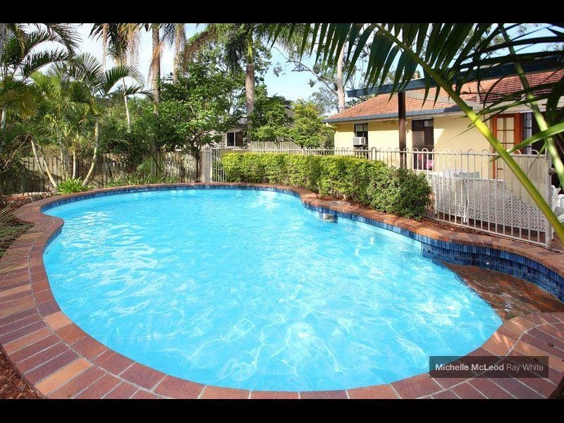 1 Kim Street, Chapel Hill QLD 4069