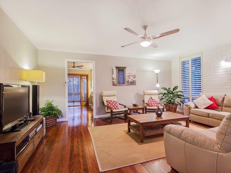 180 Burbong Street, Chapel Hill QLD 4069