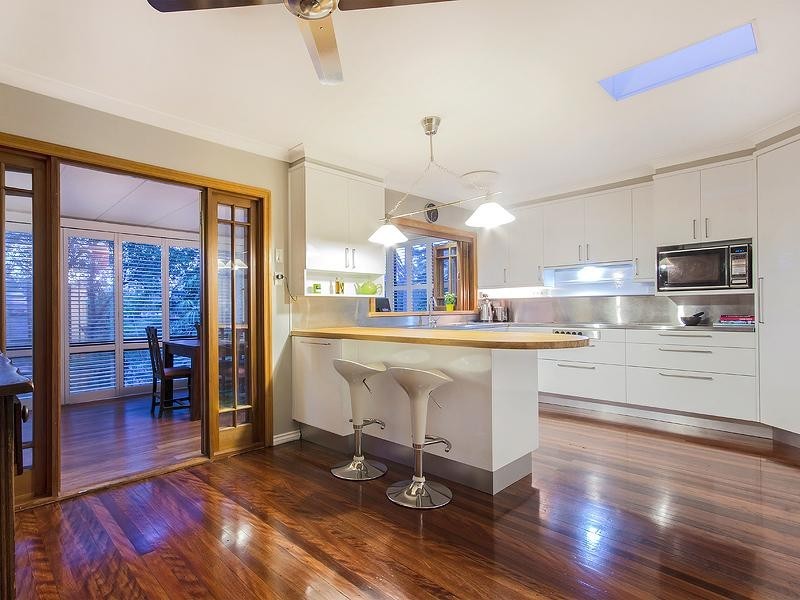 180 Burbong Street, Chapel Hill QLD 4069