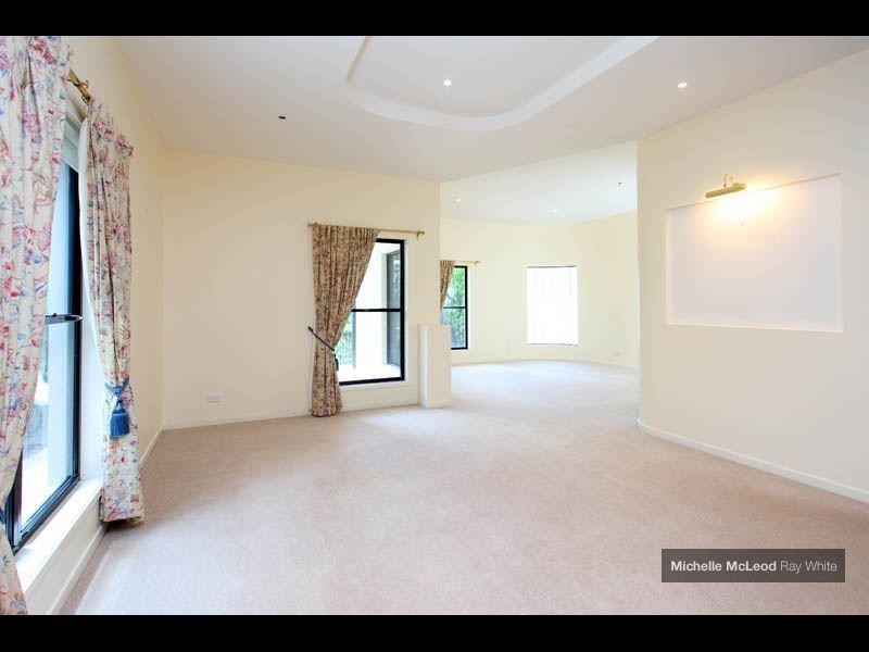 21 Carissa Place, Chapel Hill QLD 4069