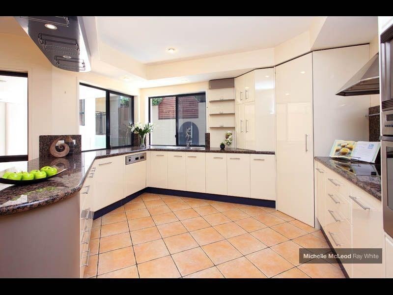 21 Carissa Place, Chapel Hill QLD 4069