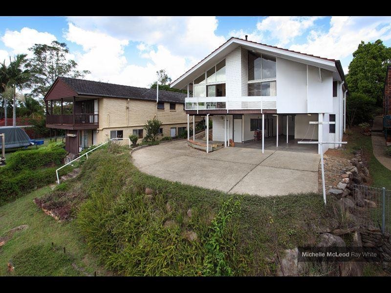113 Burbong Street, Chapel Hill QLD 4069