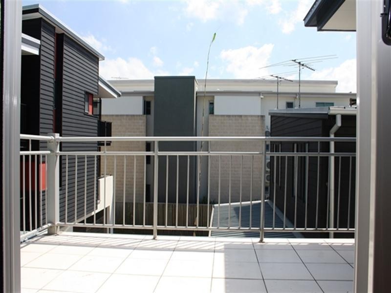 59 Lambert Road, Indooroopilly QLD 4068