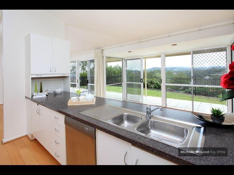 56 Bielby Road, Chapel Hill QLD 4069