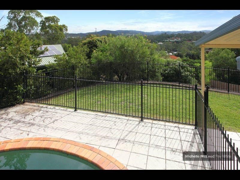 56 Bielby Road, Chapel Hill QLD 4069