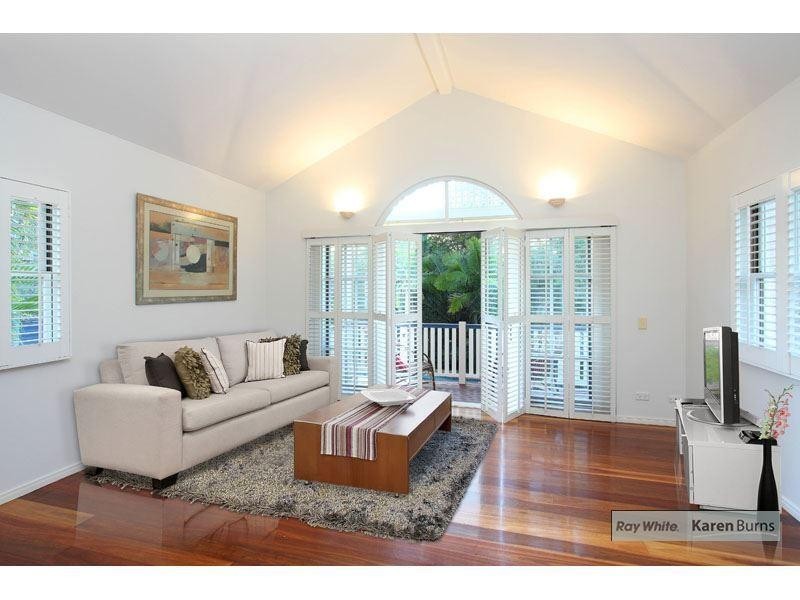 128 Ironbark Road, Chapel Hill QLD 4069