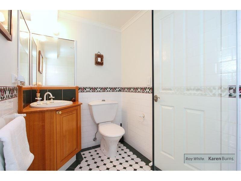 128 Ironbark Road, Chapel Hill QLD 4069