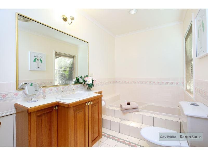 128 Ironbark Road, Chapel Hill QLD 4069