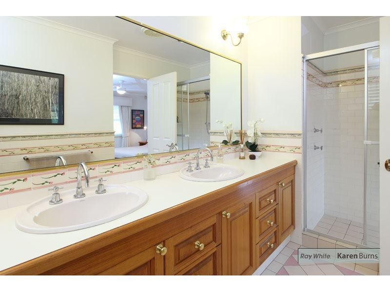 128 Ironbark Road, Chapel Hill QLD 4069