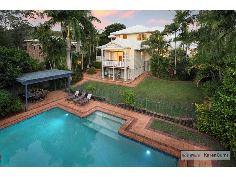 128 Ironbark Road, Chapel Hill QLD 4069