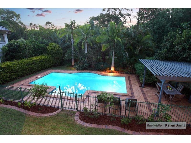 128 Ironbark Road, Chapel Hill QLD 4069