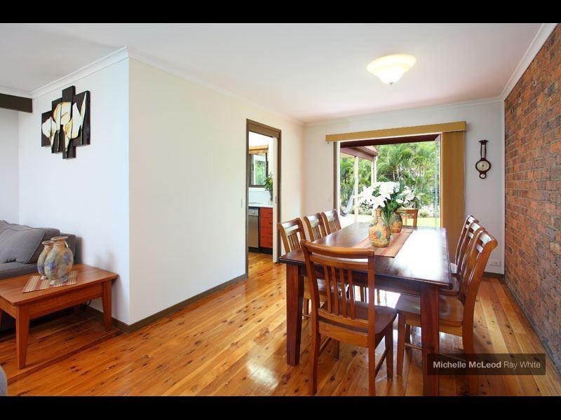 4 Moonah Street, Chapel Hill QLD 4069