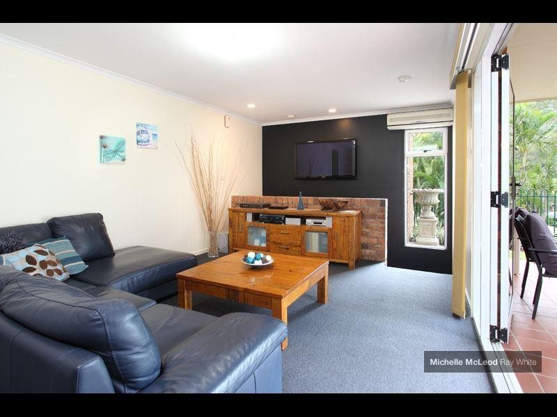 4 Moonah Street, Chapel Hill QLD 4069