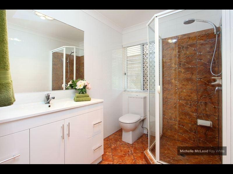 4 Moonah Street, Chapel Hill QLD 4069