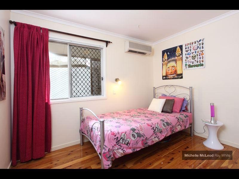 4 Moonah Street, Chapel Hill QLD 4069