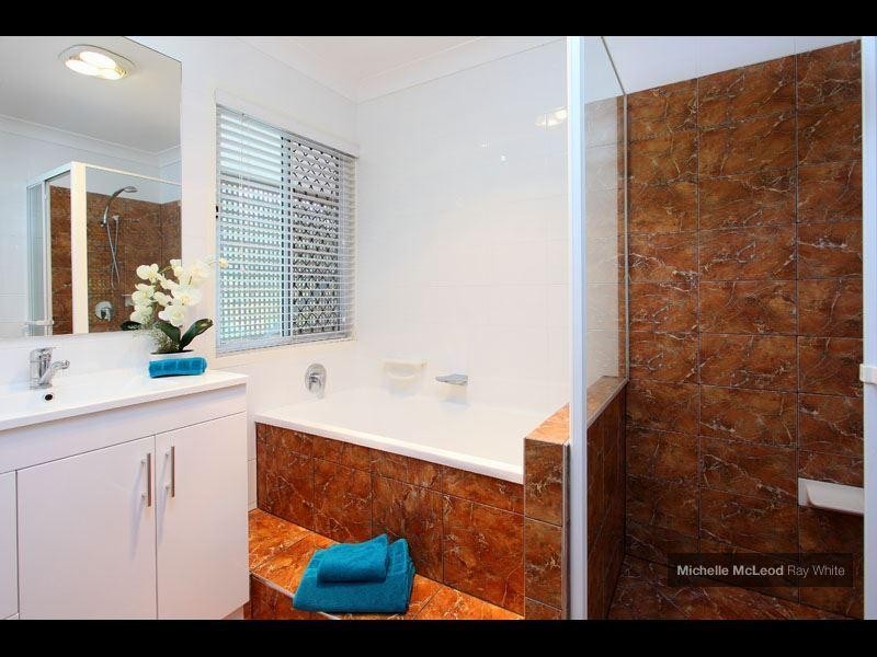 4 Moonah Street, Chapel Hill QLD 4069
