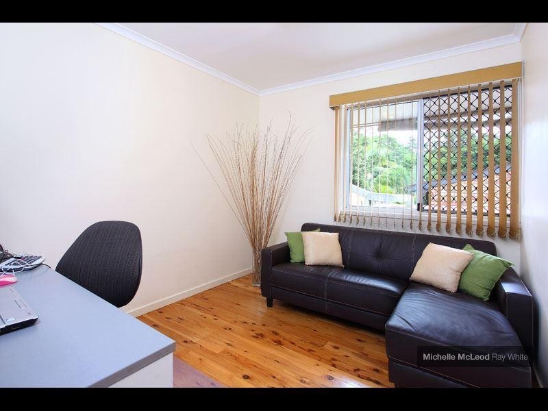 4 Moonah Street, Chapel Hill QLD 4069