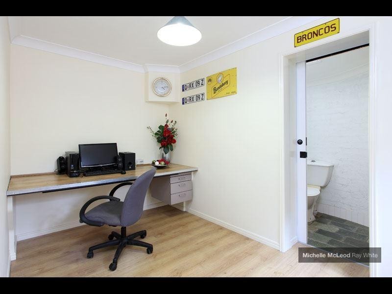 4 Moonah Street, Chapel Hill QLD 4069