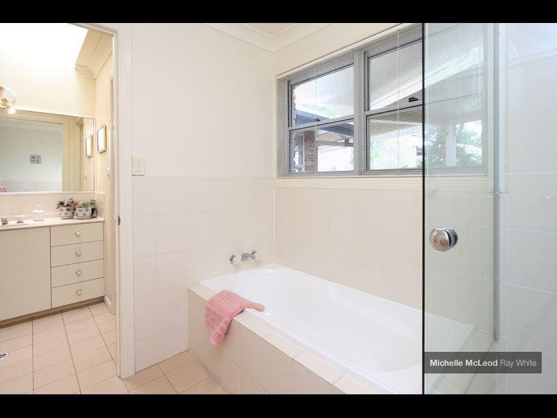 104 Creekside Street, Kenmore Hills QLD 4069