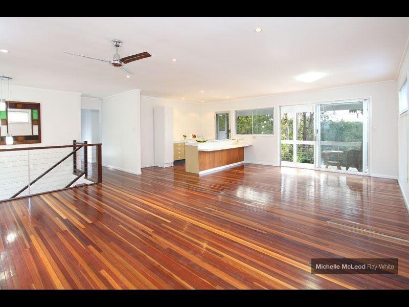7 Sunset Road, Kenmore QLD 4069