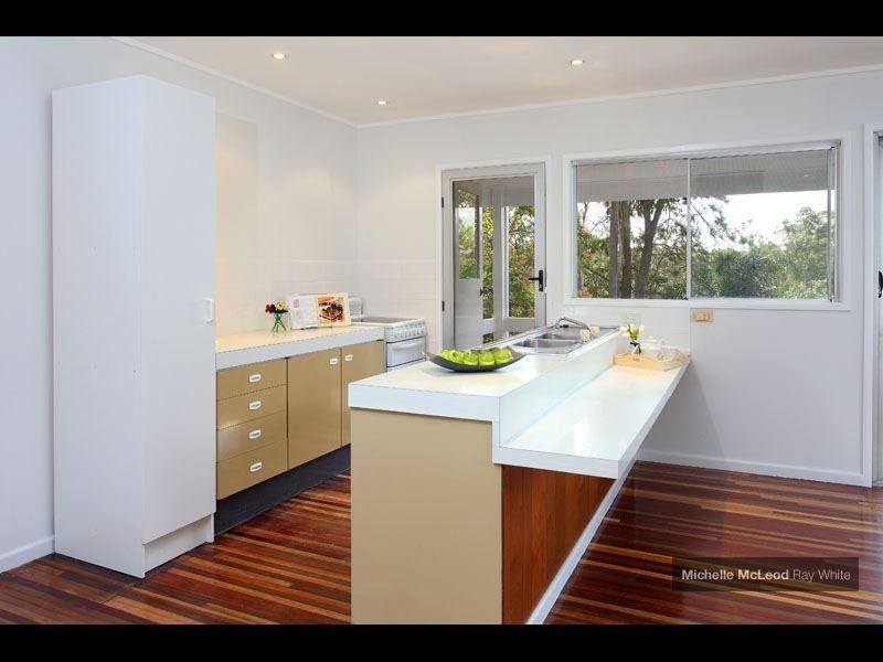 7 Sunset Road, Kenmore QLD 4069