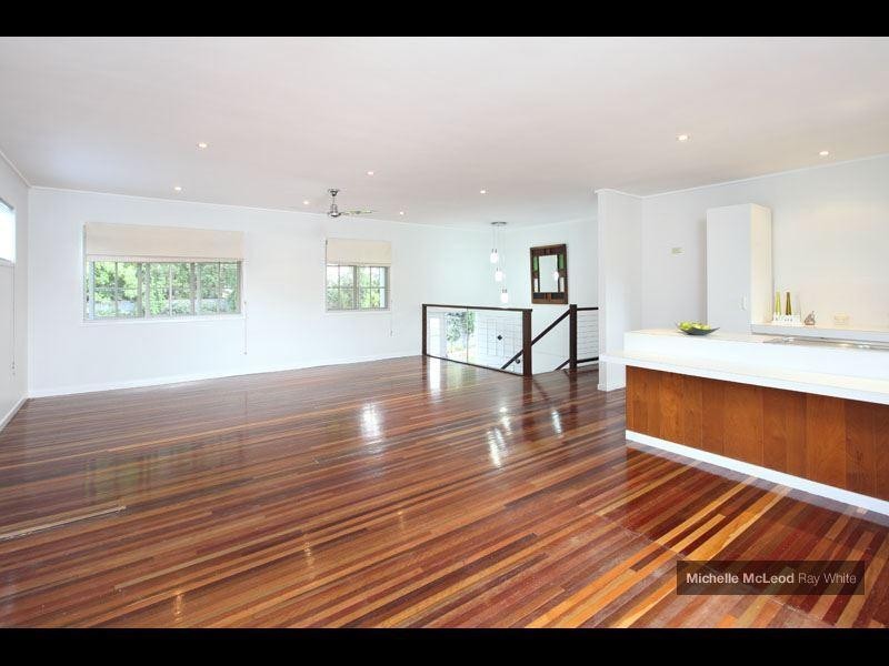 7 Sunset Road, Kenmore QLD 4069