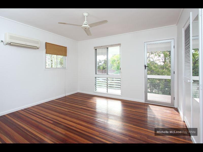 7 Sunset Road, Kenmore QLD 4069