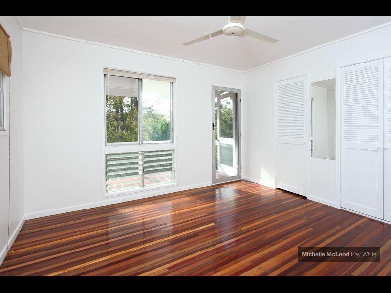 7 Sunset Road, Kenmore QLD 4069