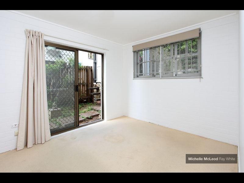 7 Sunset Road, Kenmore QLD 4069