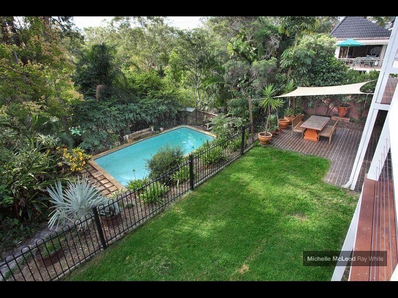 7 Sunset Road, Kenmore QLD 4069