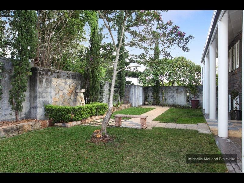 7 Sunset Road, Kenmore QLD 4069