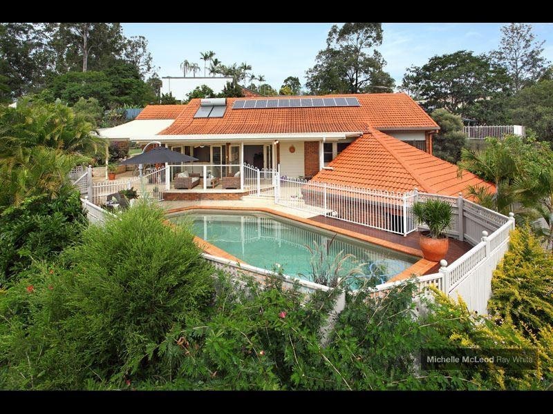 1 Tinbeerwah Place, Chapel Hill QLD 4069