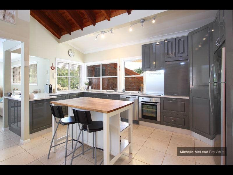 1 Tinbeerwah Place, Chapel Hill QLD 4069