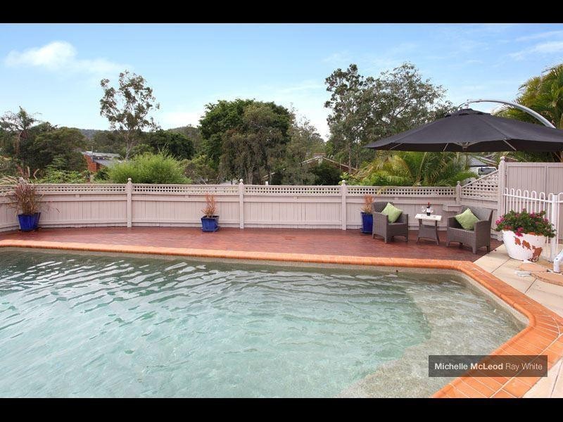 1 Tinbeerwah Place, Chapel Hill QLD 4069